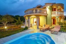 Villa in Sveti Filip i Jakov - Charming Villa Rea, 8+2 with heated pool