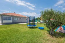 Quiet location and spacious yard