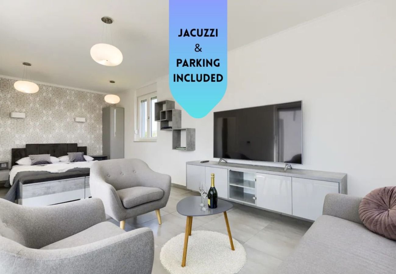 Apartment in Turanj - Penthouse Laudato with jacuzzi