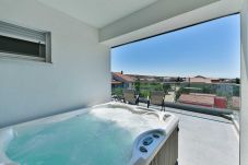 Luxury penthouse with private entrance and seaview