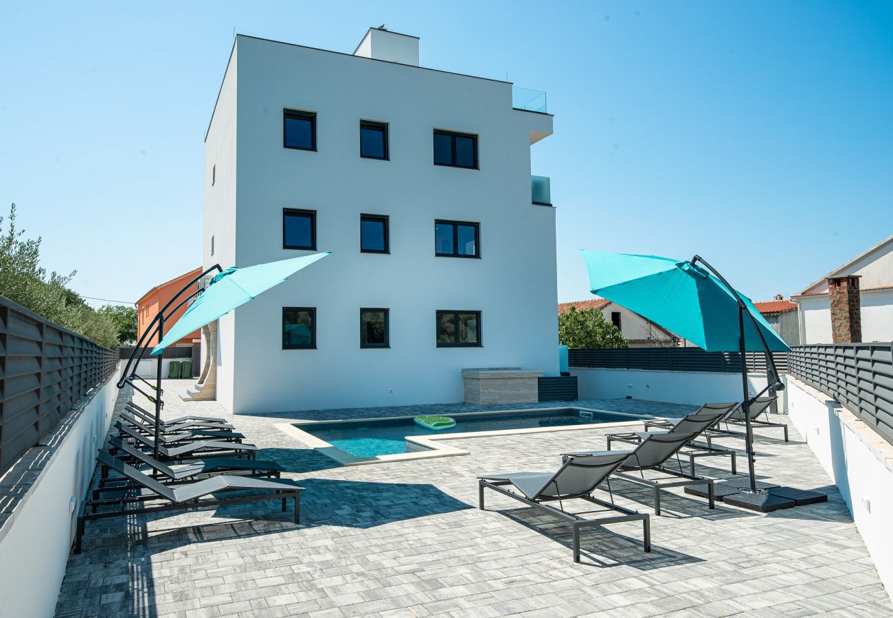 Heated pool, sunloungers, sun umbrellas