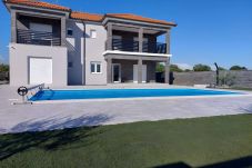 Villa in Murvica - Villa Ela with heated pool