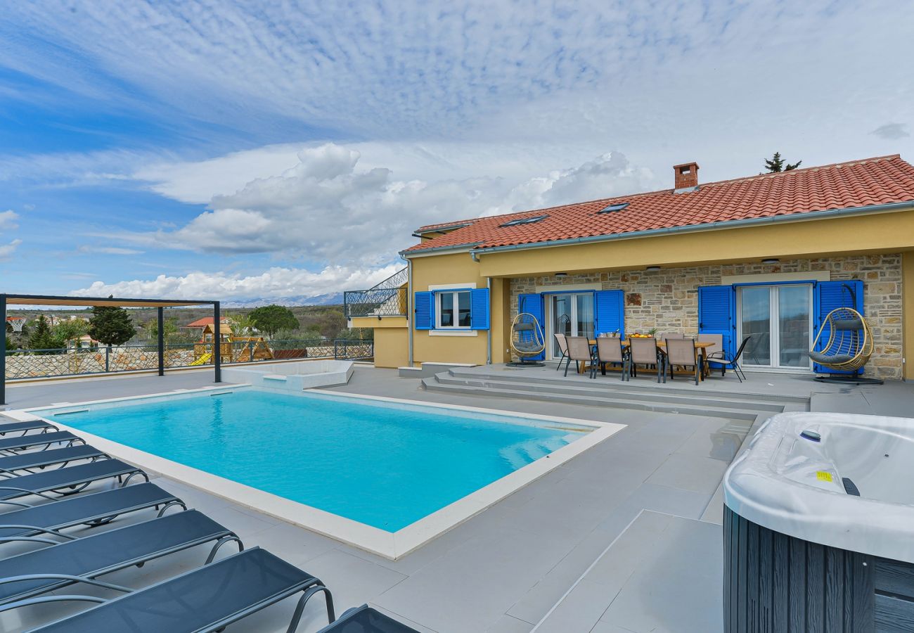 Villa in Slivnica - Villa RE with heated pool and spa