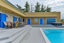 Villa in Slivnica - Villa RE with heated pool and spa