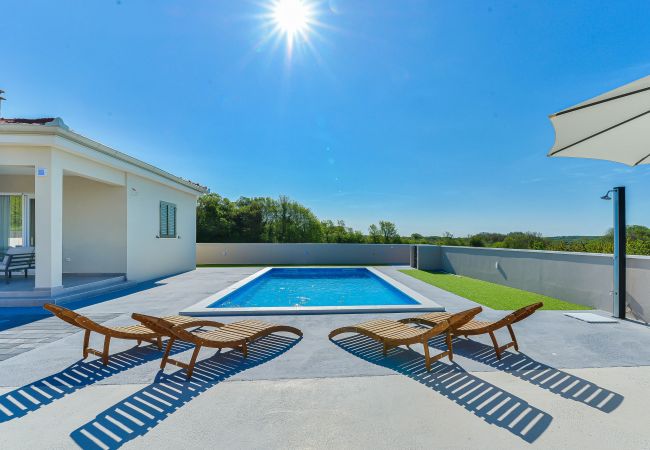 House in Murvica - Holiday House Casia with pool