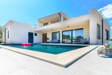 Villa in Vinjerac - Villa Zariva with pool and panoramic mountain and