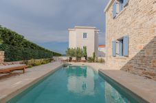 Villa in Dobropoljana - Seafront Villa Adriatica with pool