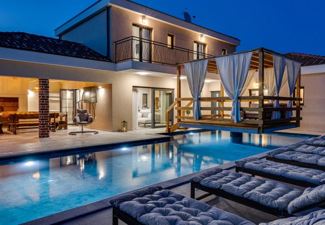 Villa in Vrana - Magnificent Villa Oasis with extra large heated po
