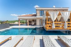 Villa in Vrana - Magnificent Villa Oasis with extra large heated po