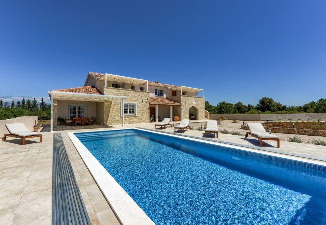 Villa in Zaton - Villa Andamalu with heated pool