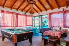 House in Vrsi - Holiday Home Beti with heated pool