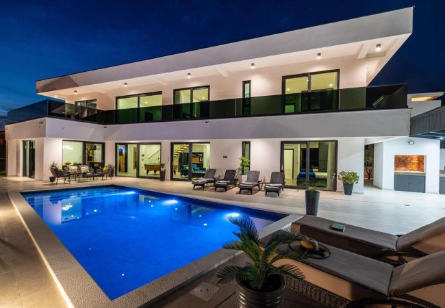 Villa in Maslenica - Villa Royal Hill with pool