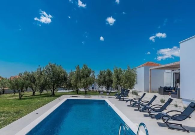Villa in Debeljak - Luxurious villa Bright with pool