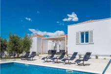 Villa in Debeljak - Luxurious villa Bright with pool