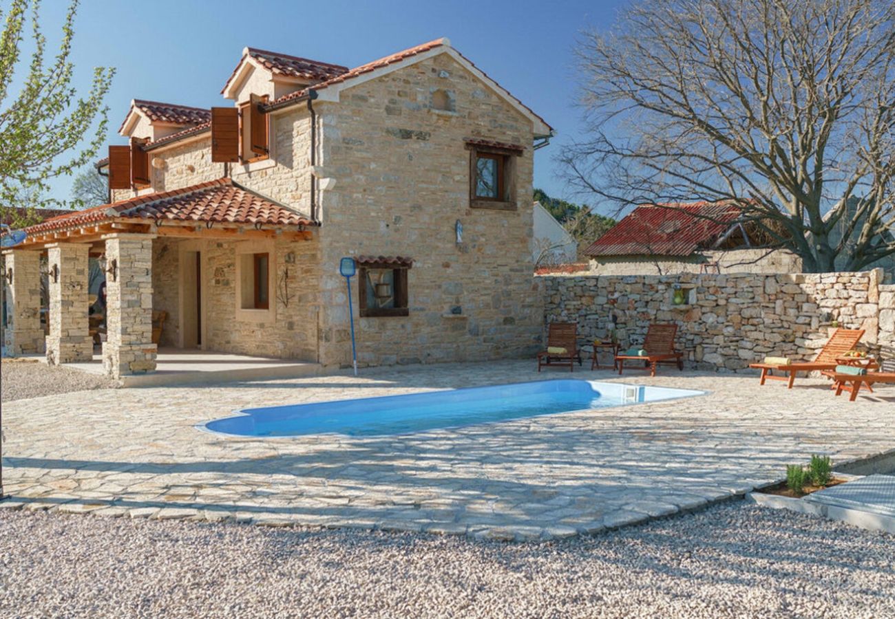 House in Stankovci - Holiday Home Marilu with pool