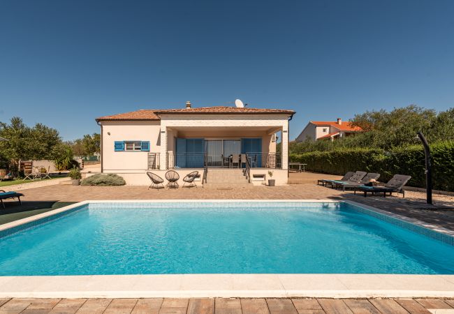 Villa in Tinj - Casa Kamber with pool