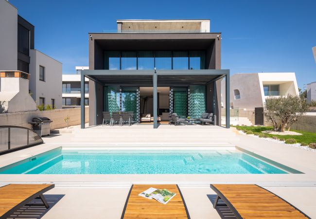 Villa in Petrcane - Villa Acacia with heated pool