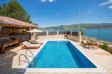 Villa in Pridraga - Beachfront villa Noa with heated pool