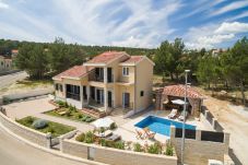 Villa in Pridraga - Beachfront villa Noa with heated pool