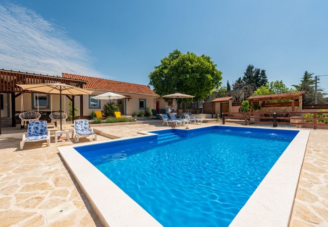 House in Benkovac - Holiday Home Burgija