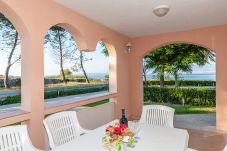 House in Lozice - Beachside Holiday Home Marija