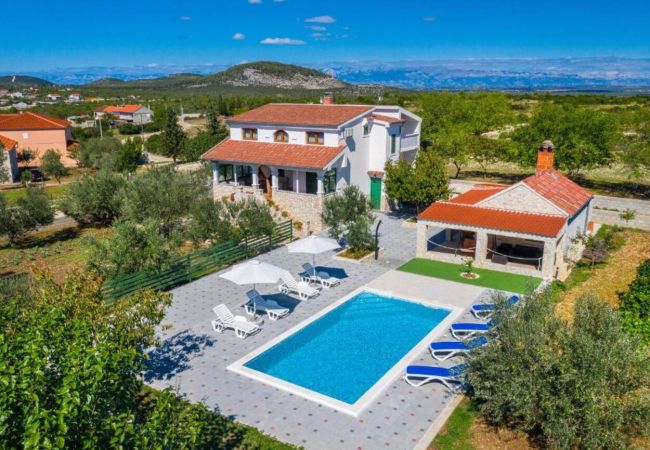 Apartment in Donje Raštane - Apartment Tonka 3+2