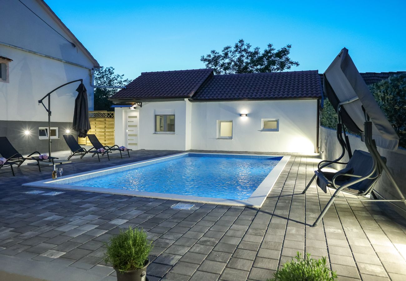 Villa in Glavica - Villa Mia with pool