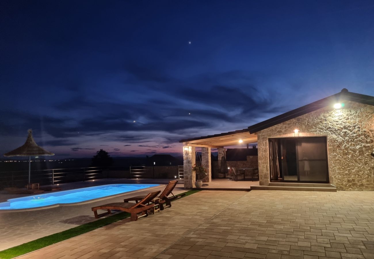 House in Vrana - Holiday Home A&M with pool and lakeview